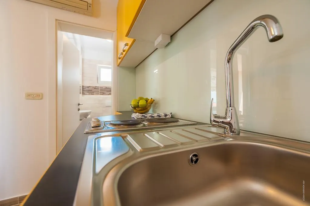 Ultima Apartments Povljana