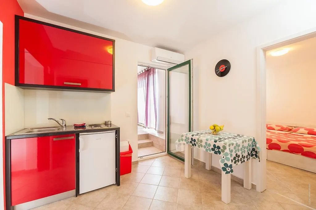 Ultima Apartments Povljana
