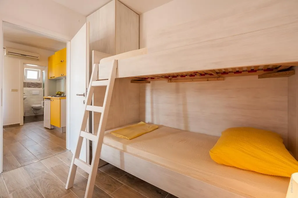 Ultima Apartments Povljana