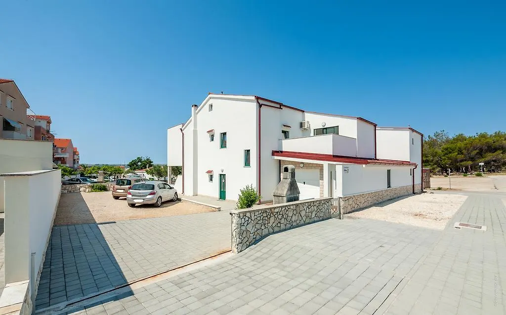 Ultima Apartments Povljana