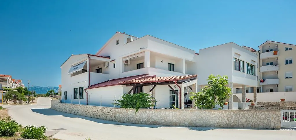 Ultima Apartments Povljana Croatia