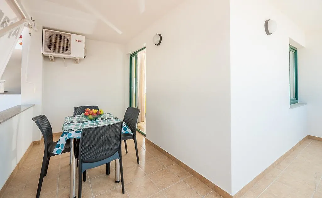 Ultima Apartments Povljana