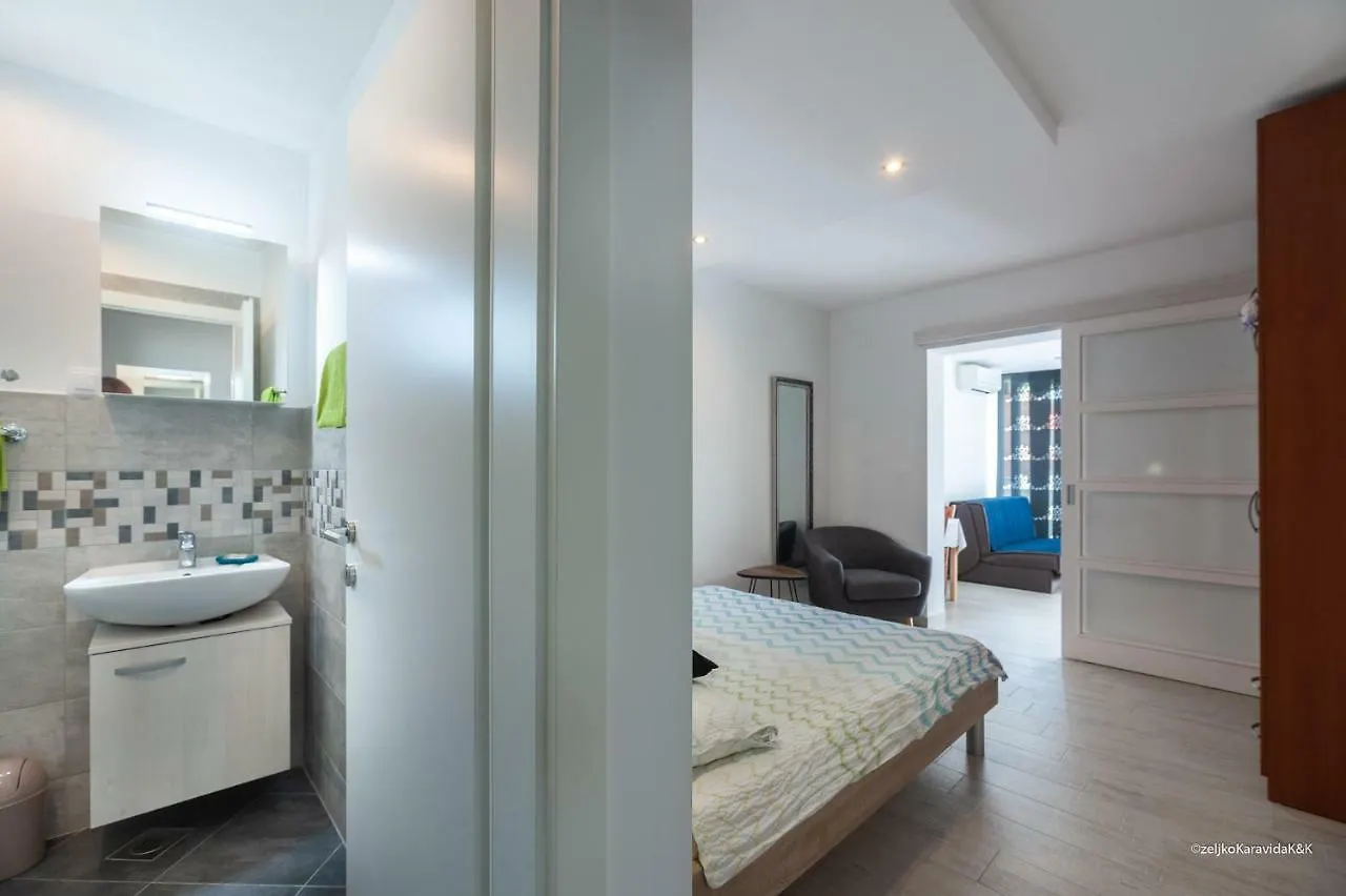 Ultima Apartments Povljana