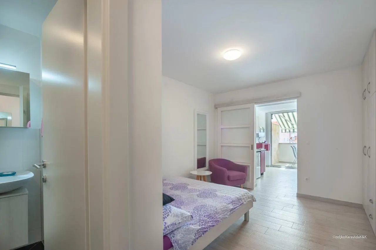 Ultima Apartments Povljana 0*,