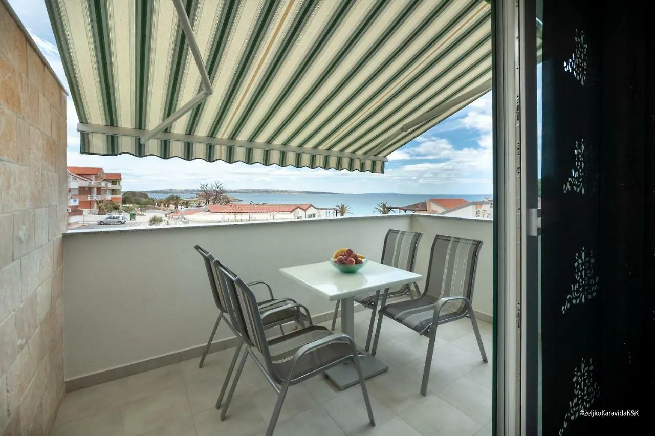 Ultima Apartments Povljana 0*,