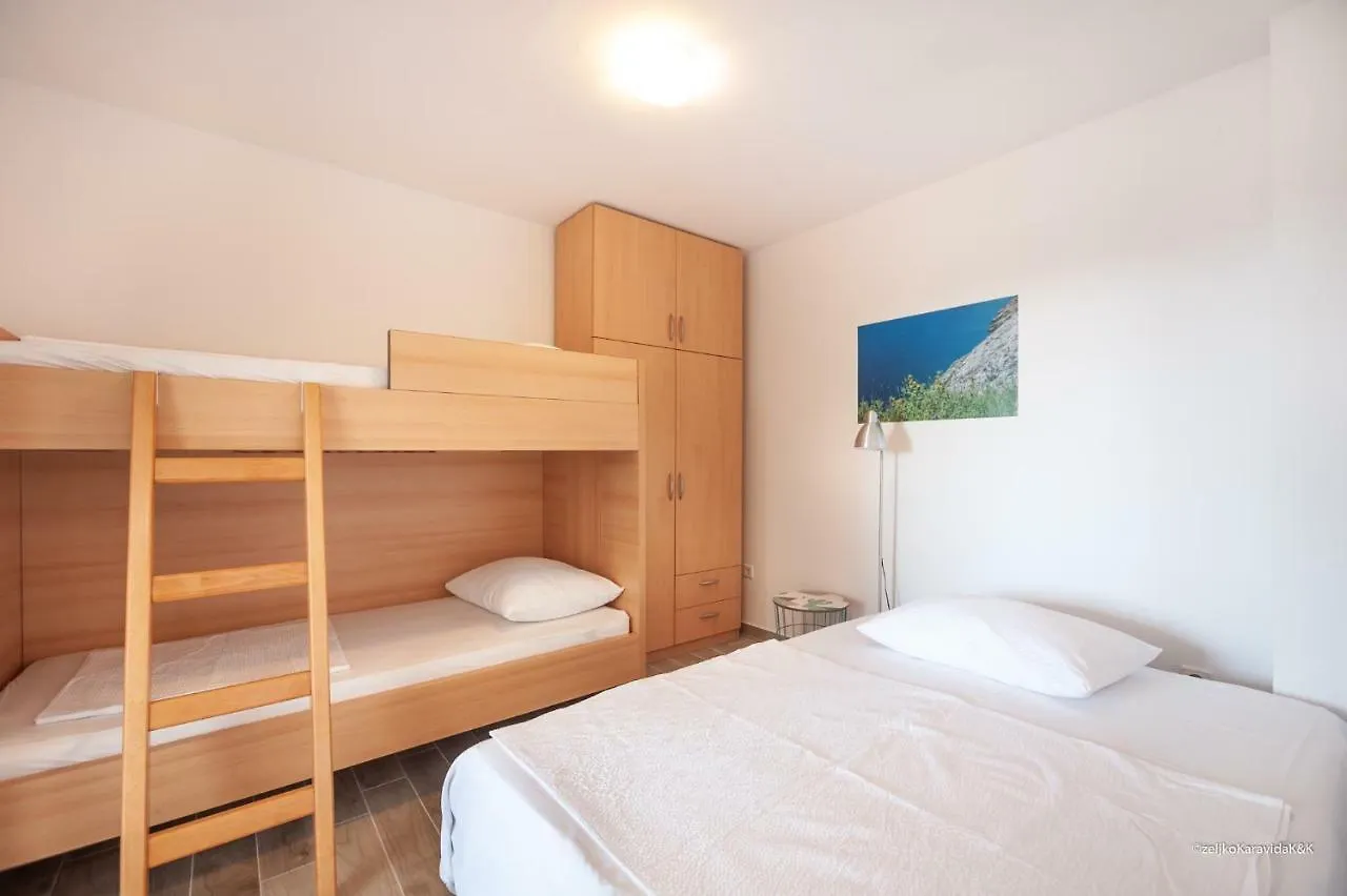 Ultima Apartments Povljana