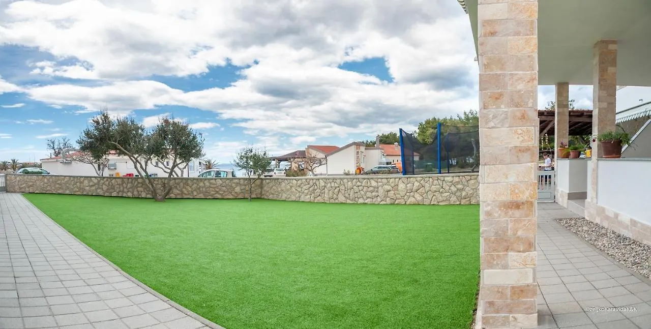 Ultima Apartments Povljana