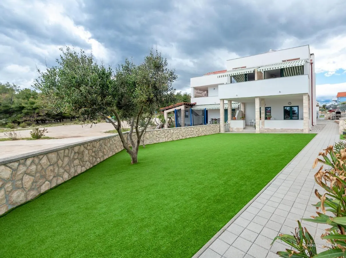 Ultima Apartments Povljana Croatia